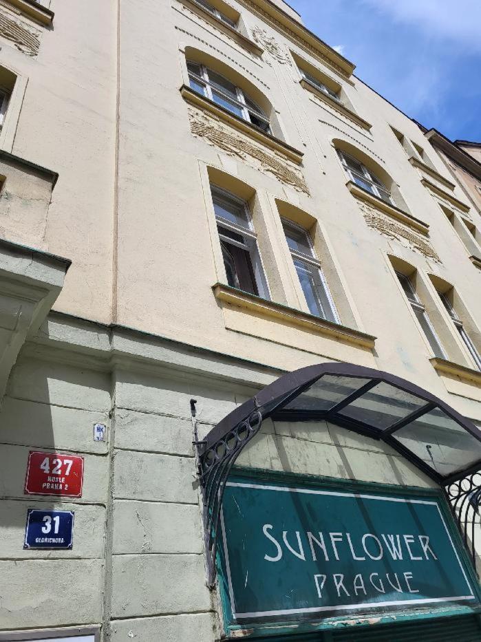 Sunflower Prague Apartments And Suites Exteriör bild